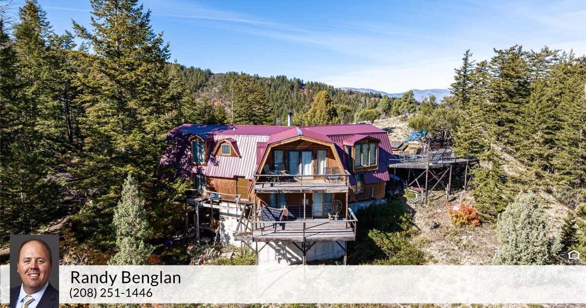 52 E Pine Dr, Lava Hot Springs, ID 83246